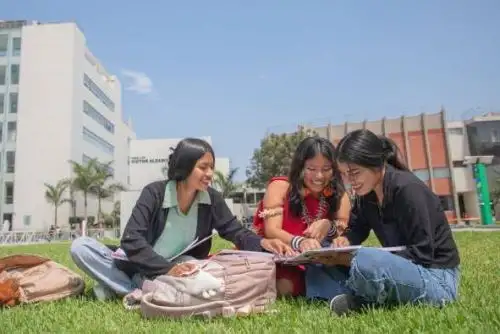 Beca Impulsa Internacional permite estudiar una maestría en España de forma presencial, semipresencial o virtual. Foto: ANDINA/Difusión.