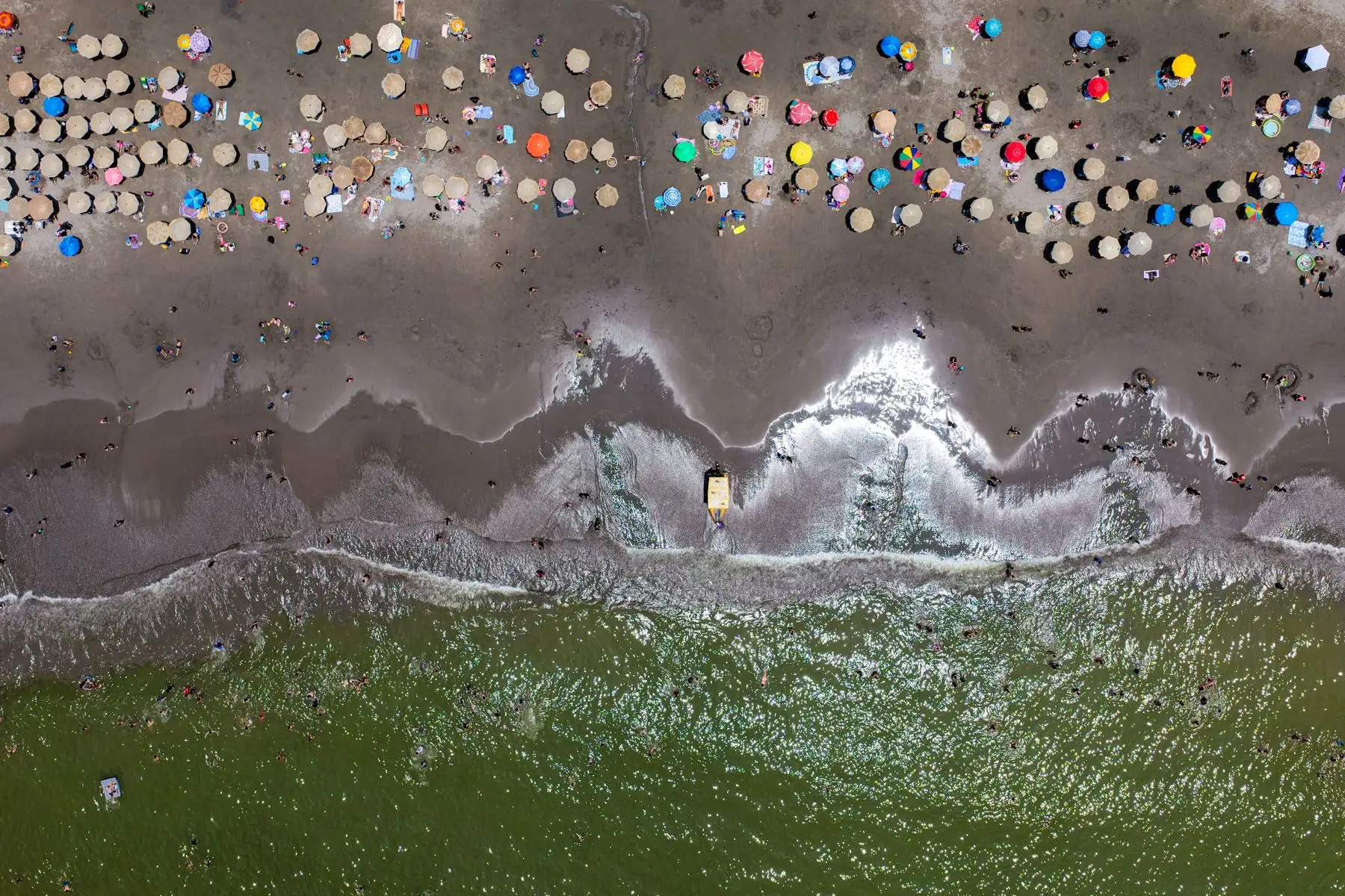 El Servicio Nacional de Meteorología e Hidrología del Perú (Senamhi) informó que la costa peruana registrará un incremento de las temperaturas diurnas entre el 19 y el 25 de enero, con valores elevados especialmente en regiones como Piura, Tumbes, Lambayeque e Ica, donde las máximas podrían superar los 30 °C. Estas condiciones responden a factores atmosféricos y favorecerán días más cálidos en diversos sectores costeros del país. Foto: ANDINA/Ricardo Cuba