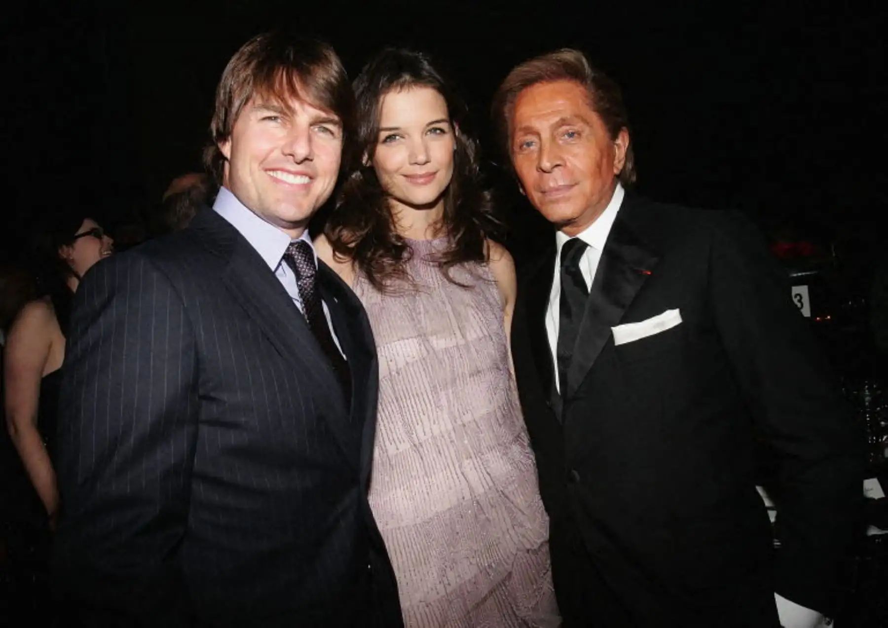 La influencia del diseñador trascendió las pasarelas, con apariciones en el cine y la creación del Museo Virtual Valentino Garavani, pionero en ofrecer una experiencia digital inmersiva sobre su obra. Foto: AFP