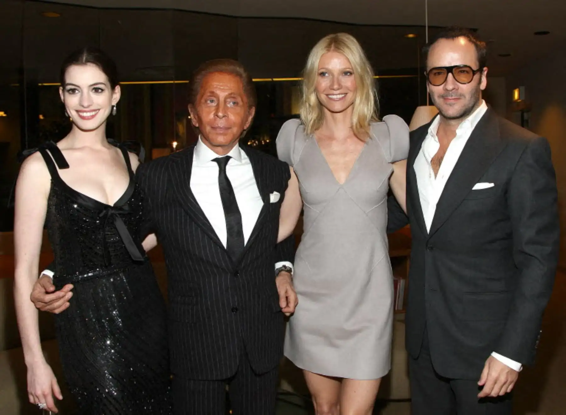 Su estrecha colaboración con Giancarlo Giammetti fue clave para transformar la casa Valentino en una marca global, combinando creatividad, visión empresarial y una estética inconfundible. Foto: AFP