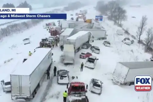 Esta captura de pantalla muestra la escena del choque múltiple en Michigan. Imagen: Fox Weather/X