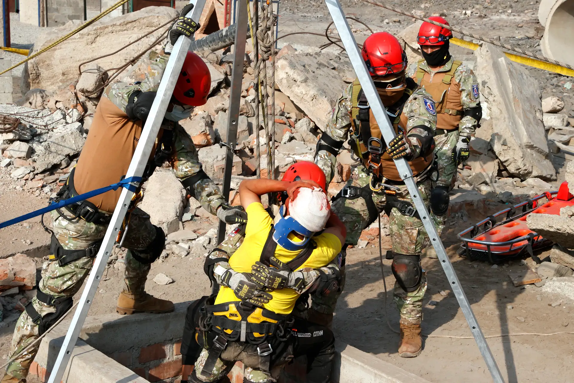 El entrenamiento operativo de las Compañías USAR Bolognesi 1 y Bolognesi 2 se realizó en el cuartel Hoyos Rubios del Rímac, donde desplegaron su preparación, disciplina al servicio de la población, lo que permite el fortalecimiento de las capacidades del Estado en apoyo a la Defensa Civil.
Foto: ANDINA/Vidal Tarqui