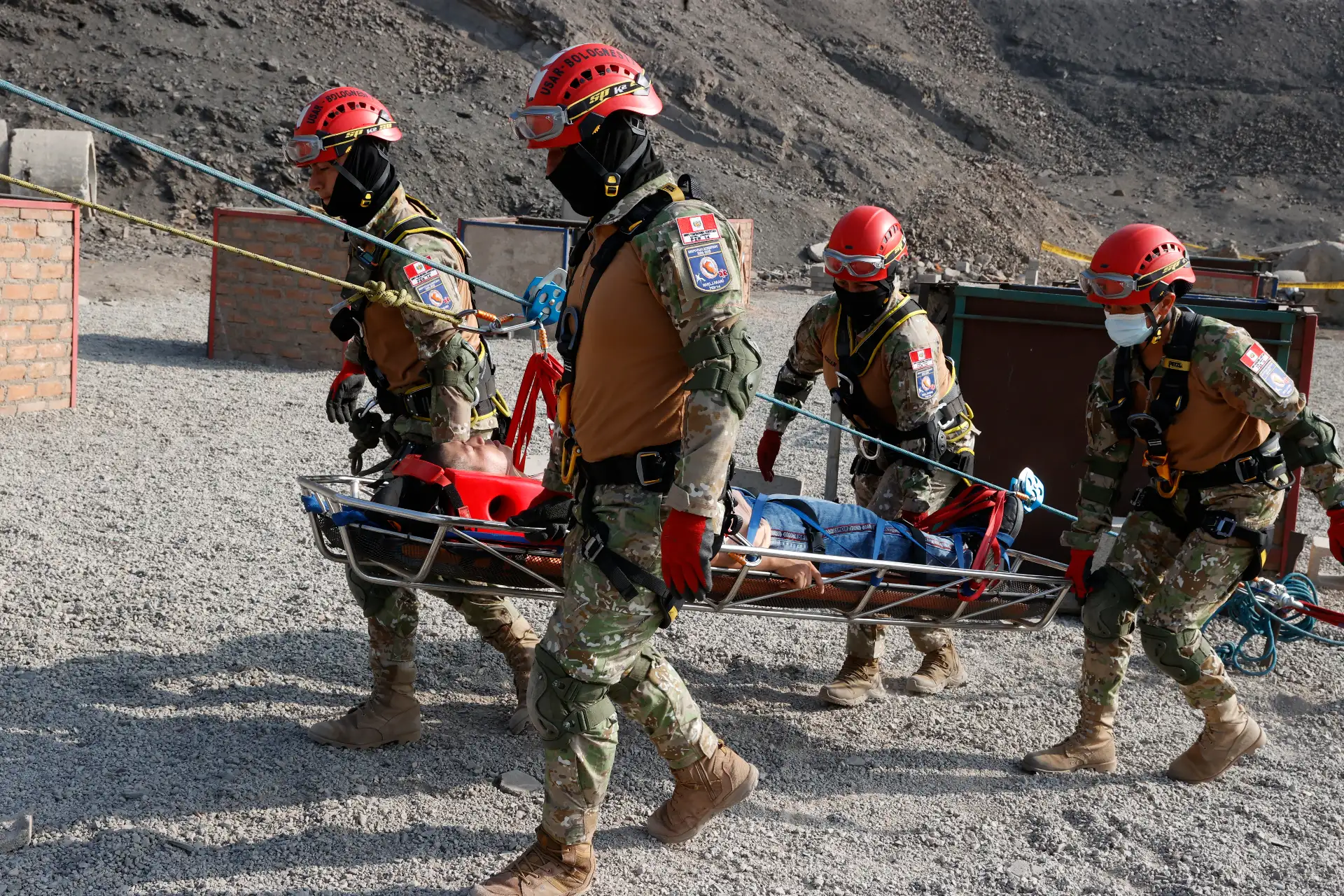 El entrenamiento operativo de las Compañías USAR Bolognesi 1 y Bolognesi 2 se realizó en el cuartel Hoyos Rubios del Rímac, donde desplegaron su preparación, disciplina al servicio de la población, lo que permite el fortalecimiento de las capacidades del Estado en apoyo a la Defensa Civil.
Foto: ANDINA/Vidal Tarqui