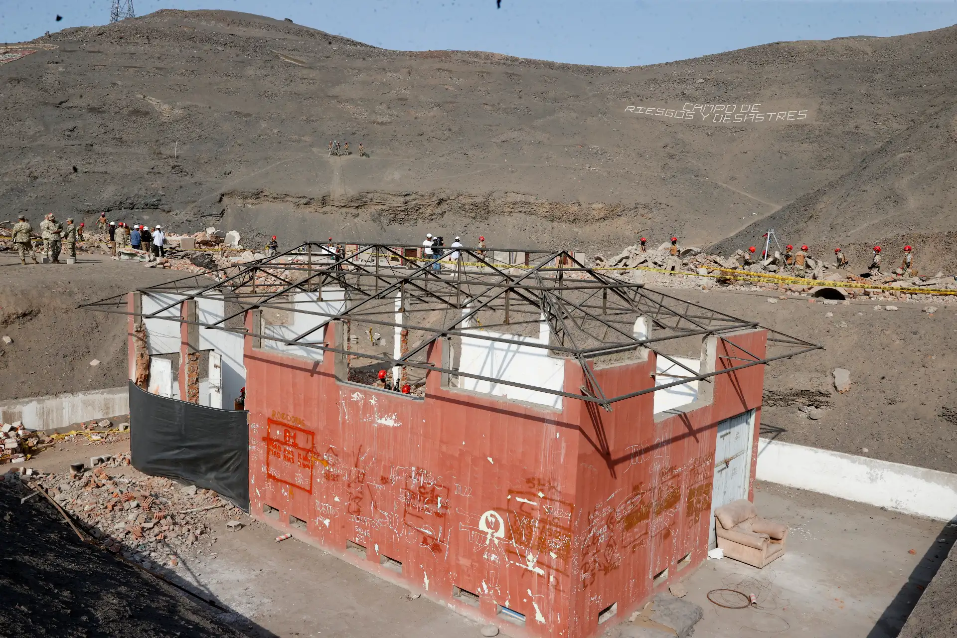 El entrenamiento operativo de las Compañías USAR Bolognesi 1 y Bolognesi 2 se realizó en el cuartel Hoyos Rubios del Rímac, donde desplegaron su preparación, disciplina al servicio de la población, lo que permite el fortalecimiento de las capacidades del Estado en apoyo a la Defensa Civil.
Foto: ANDINA/Vidal Tarqui