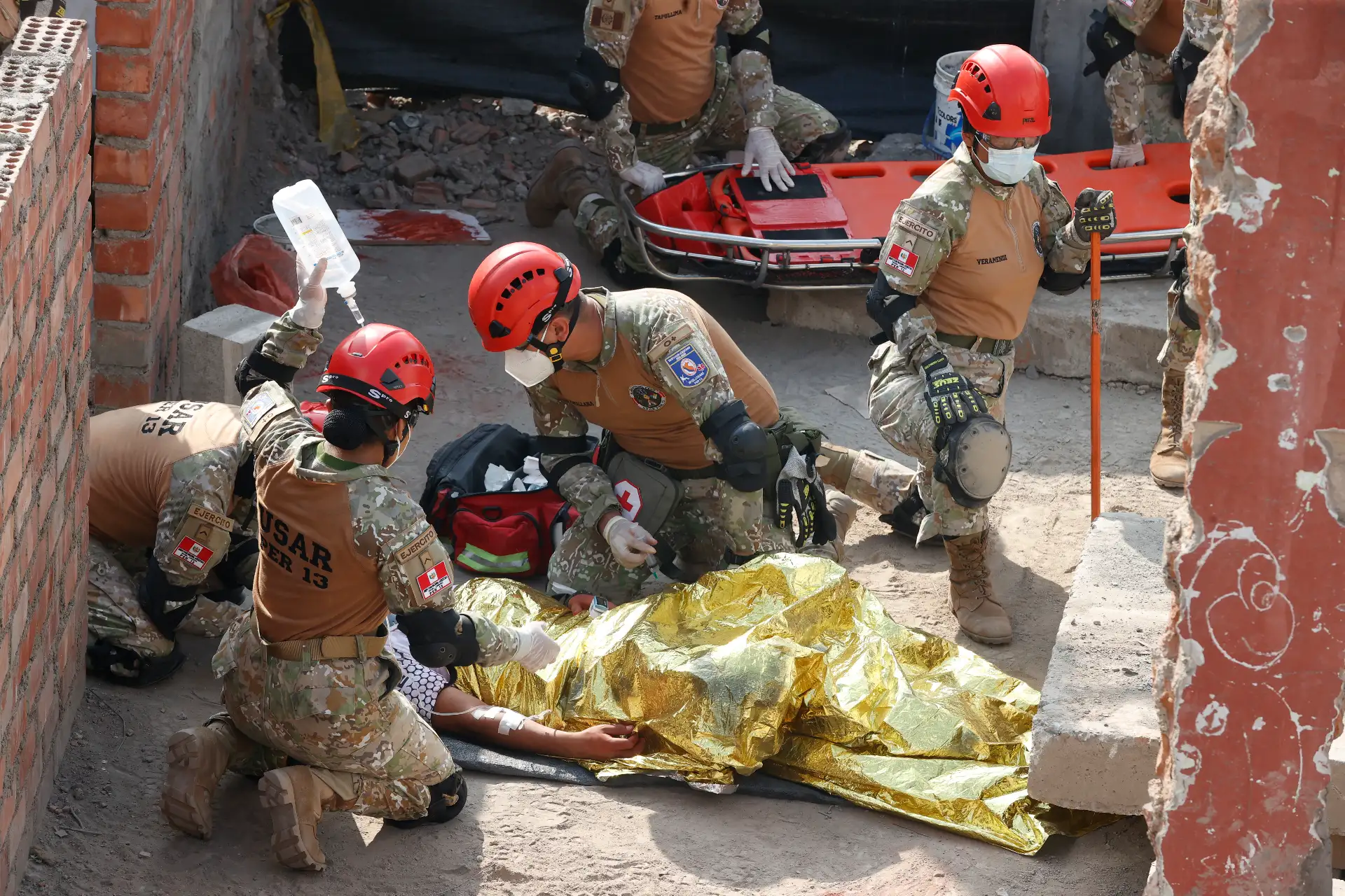 Compañías del Ejército demostraron preparación para actuar frente a desastres.
Las Compañías USAR Bolognesi 1 y Bolognesi 2 del Ejército demostraron la alta preparación que tienen para intervenir en la búsqueda y rescate de personas en estructuras colapsadas.
Foto: ANDINA/Vidal Tarqui