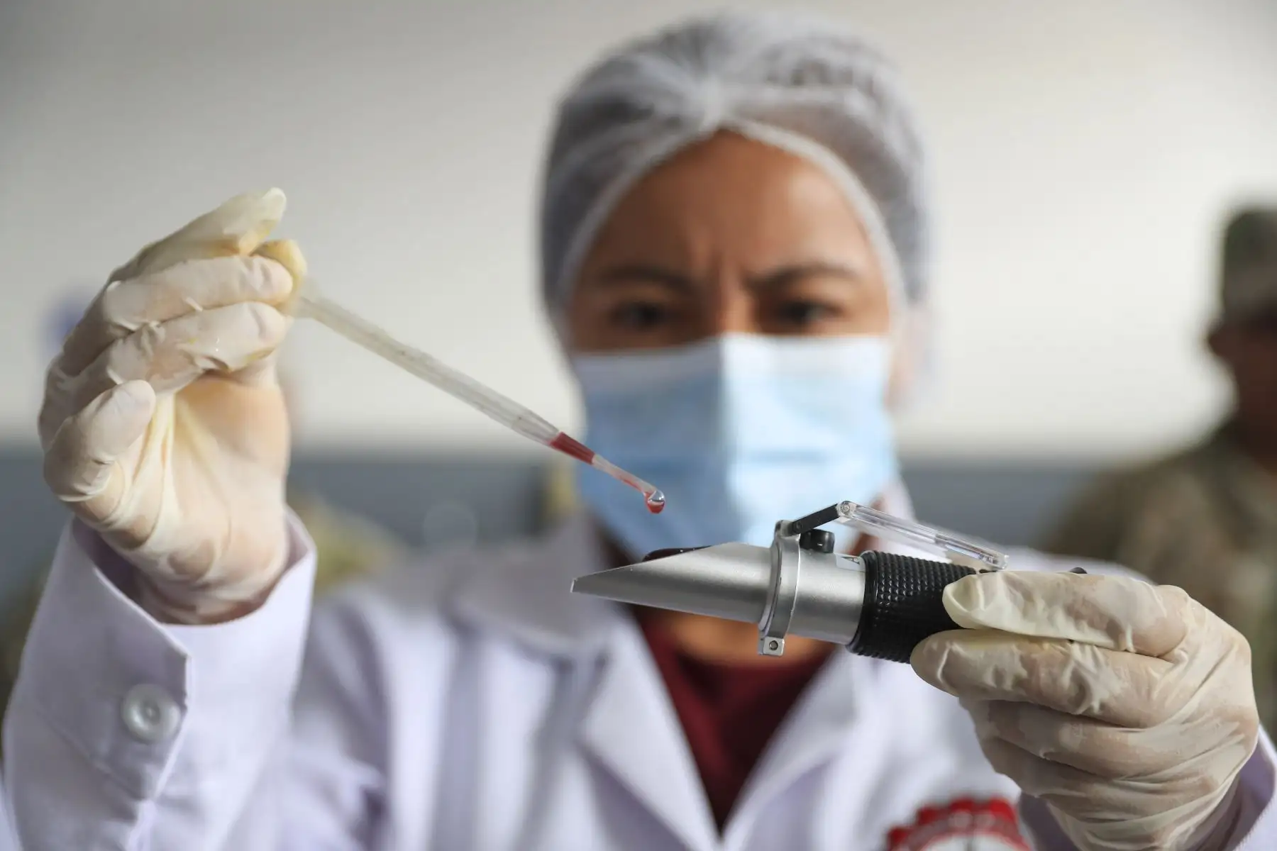Estudiantes de Industrias de Alimentos aprenden a elaborar productos como quesos, conservas, panetones y néctares bajo estándares técnicos.
Foto: ANDINA/Ricardo Cuba
