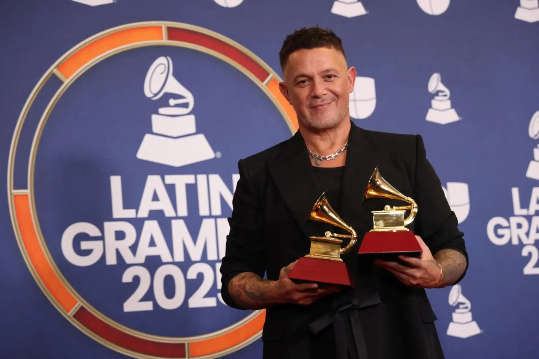 Alejandro Sanz llega a Lima con su gira mundial “¿Y Ahora Qué?”, presentándose en dos noches inolvidables el 25 y 26 de febrero de 2026 en el Estadio Nacional del Perú. El cantautor español interpretará sus grandes éxitos como “Corazón partío”, “Amiga mía” y “Palmeras en el jardín”, combinados con temas de su más reciente álbum, en un espectáculo emotivo para sus seguidores peruanos. Foto: AFP