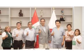 El ministro de Trabajo y Promoción del Empleo, Óscar Fernández Cáceres, dialogó con dirigentes de la Federación Centro Unión de Trabajadores del Seguro Social de Salud del Perú (FED-CUT). Foto: ANDINA/Difusión.