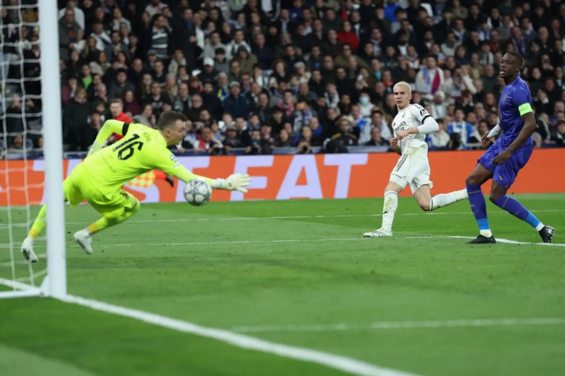 Con este resultado, el Real Madrid asciende al segundo lugar de la tabla general del nuevo formato de la Liga de Campeones y depende de sí mismo para clasificar directamente a los octavos de final. Foto: AFP