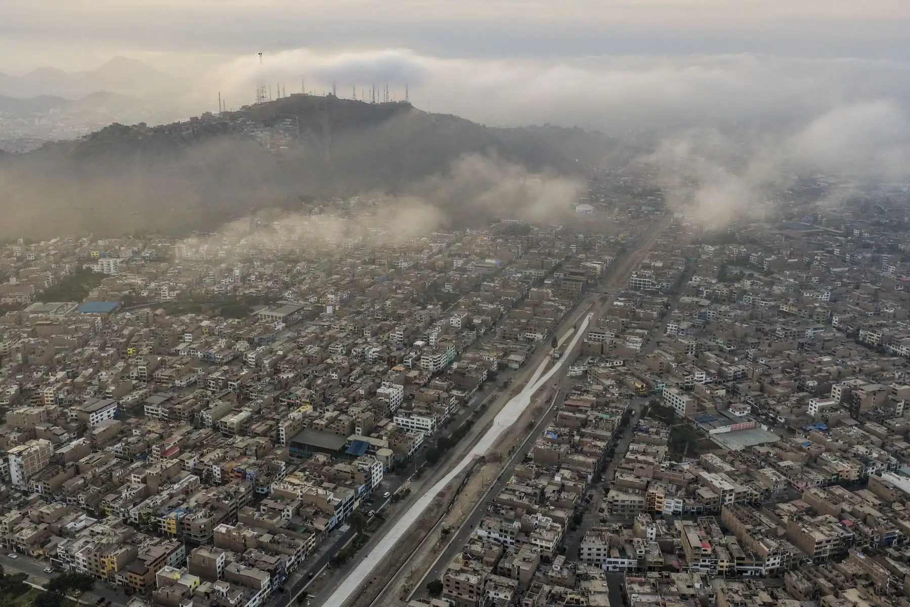 Emape realiza actualmente trabajos en un tramo de Av. Universitaria comprendido entre José Granda y Germán Aguirre Foto: ANDINA/Ricardo Cuba