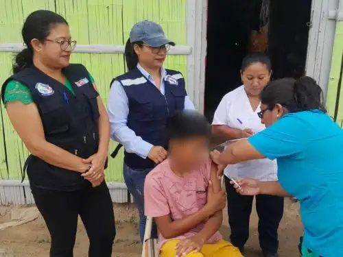 La Dirección Regional de Salud de Tumbes intensifica campaña de vacunación para controlar brote de dengue en la región. ANDINA/Difusión