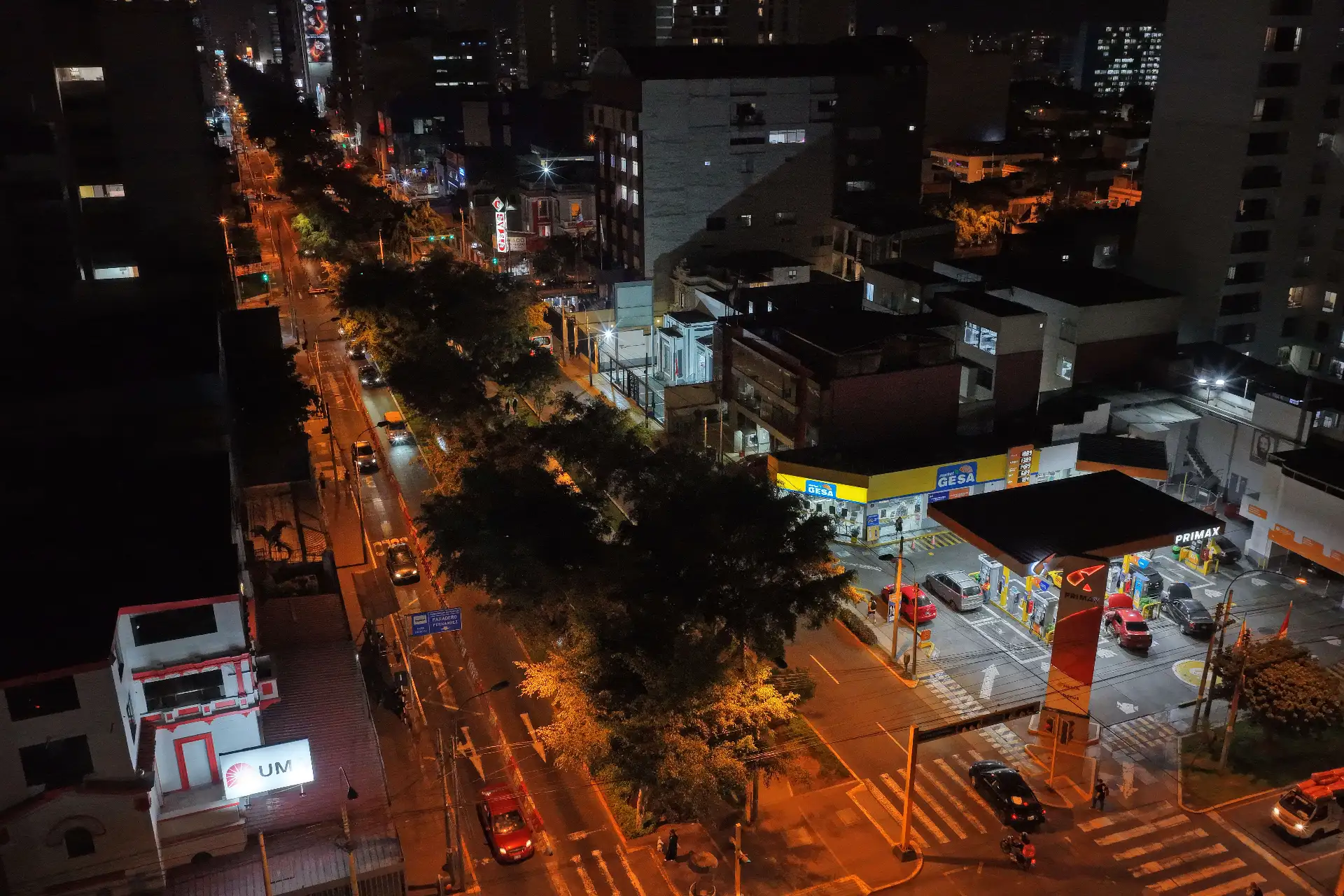La Autoridad de Transporte Urbano (ATU) anunció que entre mayo y junio se iniciará la implementación de una vía exclusiva para el Corredor Azul en la avenida Arequipa, con el objetivo de priorizar el transporte público. Foto: ANDINA/Ricardo Cuba