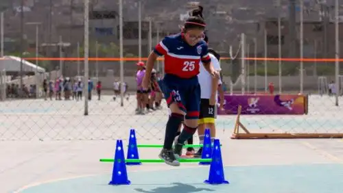 Se dictarán clases de levantamiento de pesas, fútbol, vóley, sóftbol, básquet, atletismo y karate en el Complejo Deportivo Andrés Avelino Cáceres.