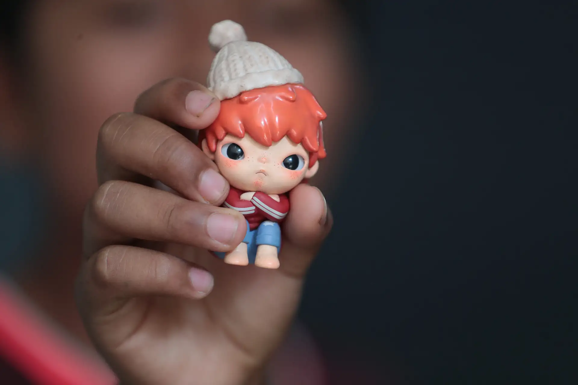 Niños juegan y se divierten con juguetes restaurados en la clínica de Wilfredo Velásquez, donde muñecos, carros y figuras recuperan movimiento y sonido tras pasar por un minucioso proceso de reparación.

Foto: ANDINA/Verónica Calderón Zúñiga