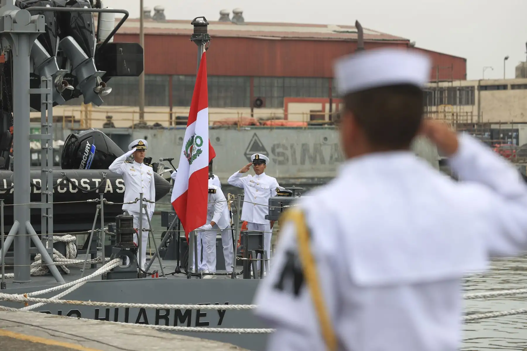 Ceremonia de afirmado del Pabellón Nacional a bordo del B.A.P. Río Huarmey y Río Nepeña que se incorporan al servicio de la institución. En la ceremonia participó el presidente de la República, José Jerí. Foto: ANDINA/Jhonel Rodríguez Robles