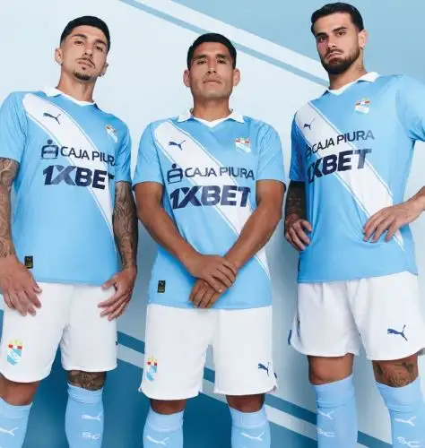 Cristal presentó su nueva camiseta