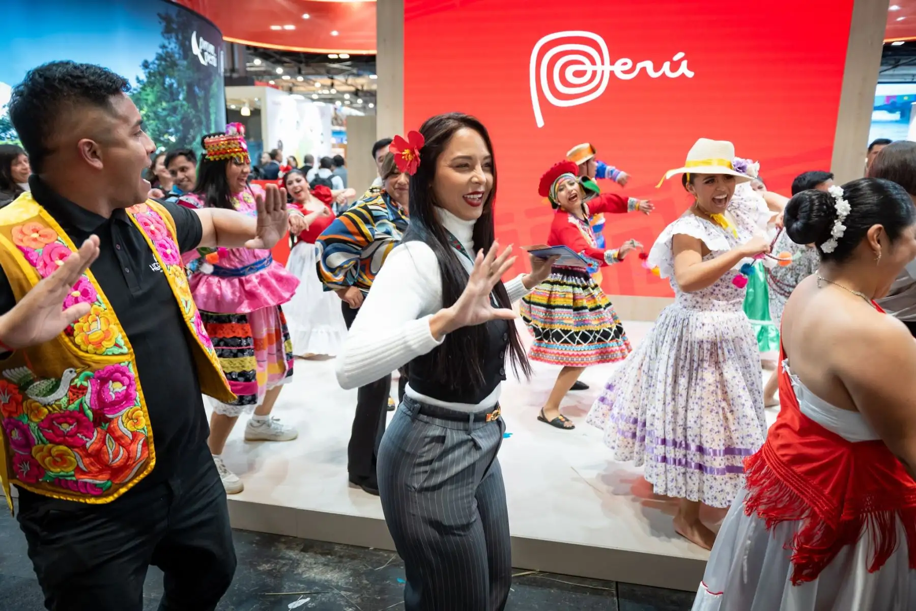 Desde Madrid, España, Perú destaca en la Feria Internacional de Turismo Fitur 2026, a través de un colorido y llamativo stand en donde el público extranjero puede apreciar algunos de los aspectos más paradigmáticos de nuestra cultura, además de conocer más sobre nuestros principales atractivos turísticos. Foto: Promperú