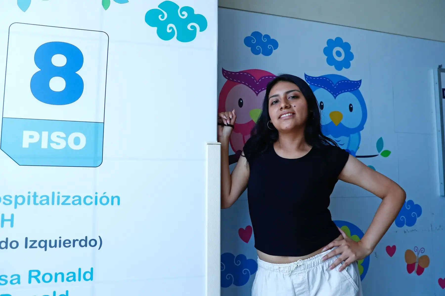 Fabiana Naomi es una joven de 18 años que logró vencer una leucemia aguda tras 3 años y 2 meses de tratamiento en el Instituto Nacional de Salud del Niño - San Borja, y en un acto simbólico, hoy viernes 23 de enero de 2026 fue dada de alta tocando la primera Campana de la Victoria del presente año, acompañada de su familia y del personal médico del hospital. Foto: ANDINA/Daniel Bracamonte