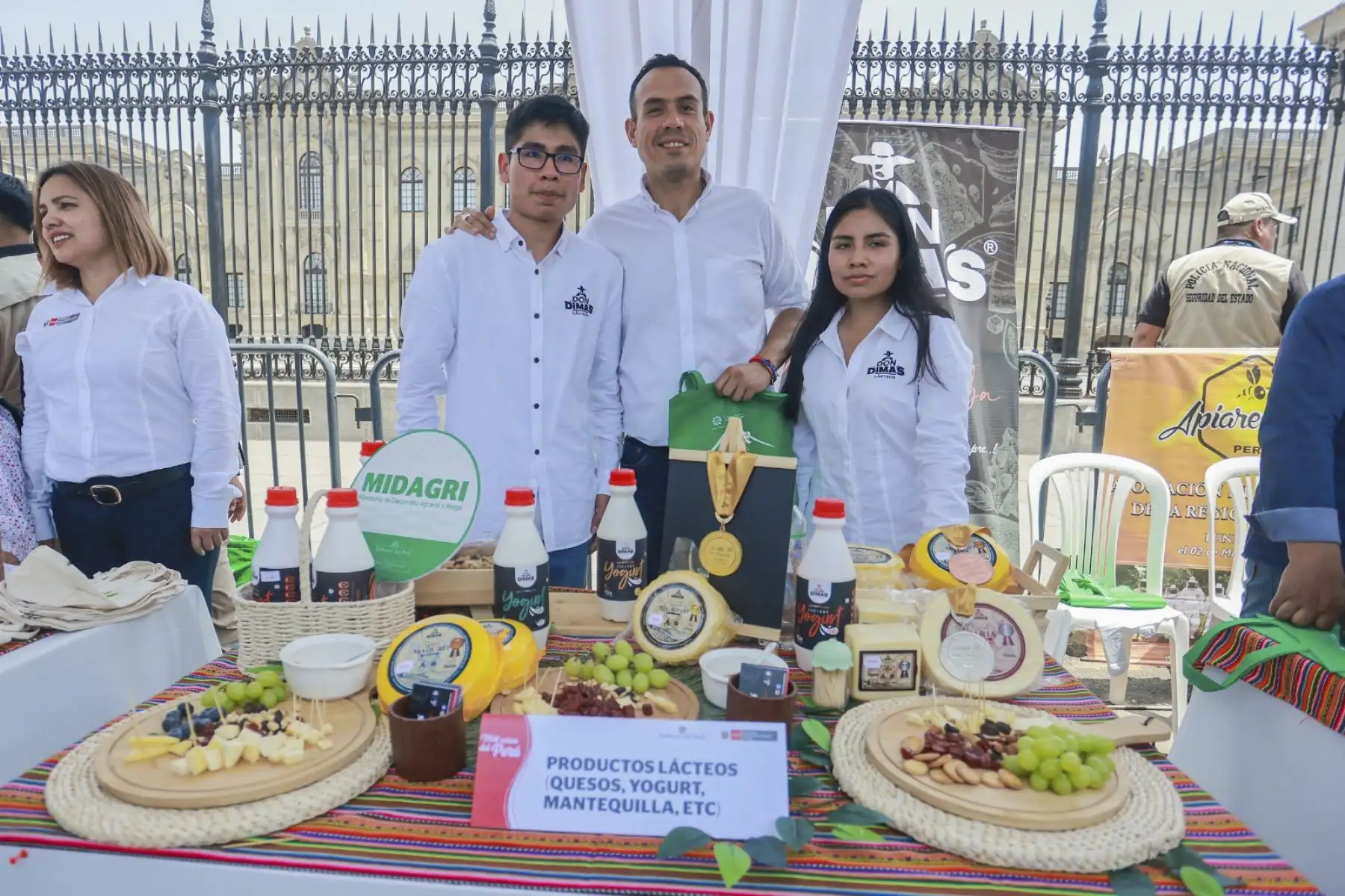 El presidente de la república, José Jerí, participó en la feria multisectorial Más Cerca De Arequipa, que integra a la ciudadanía, el talento, los emprendimientos y el esfuerzo de la región. Foto: Presidencia