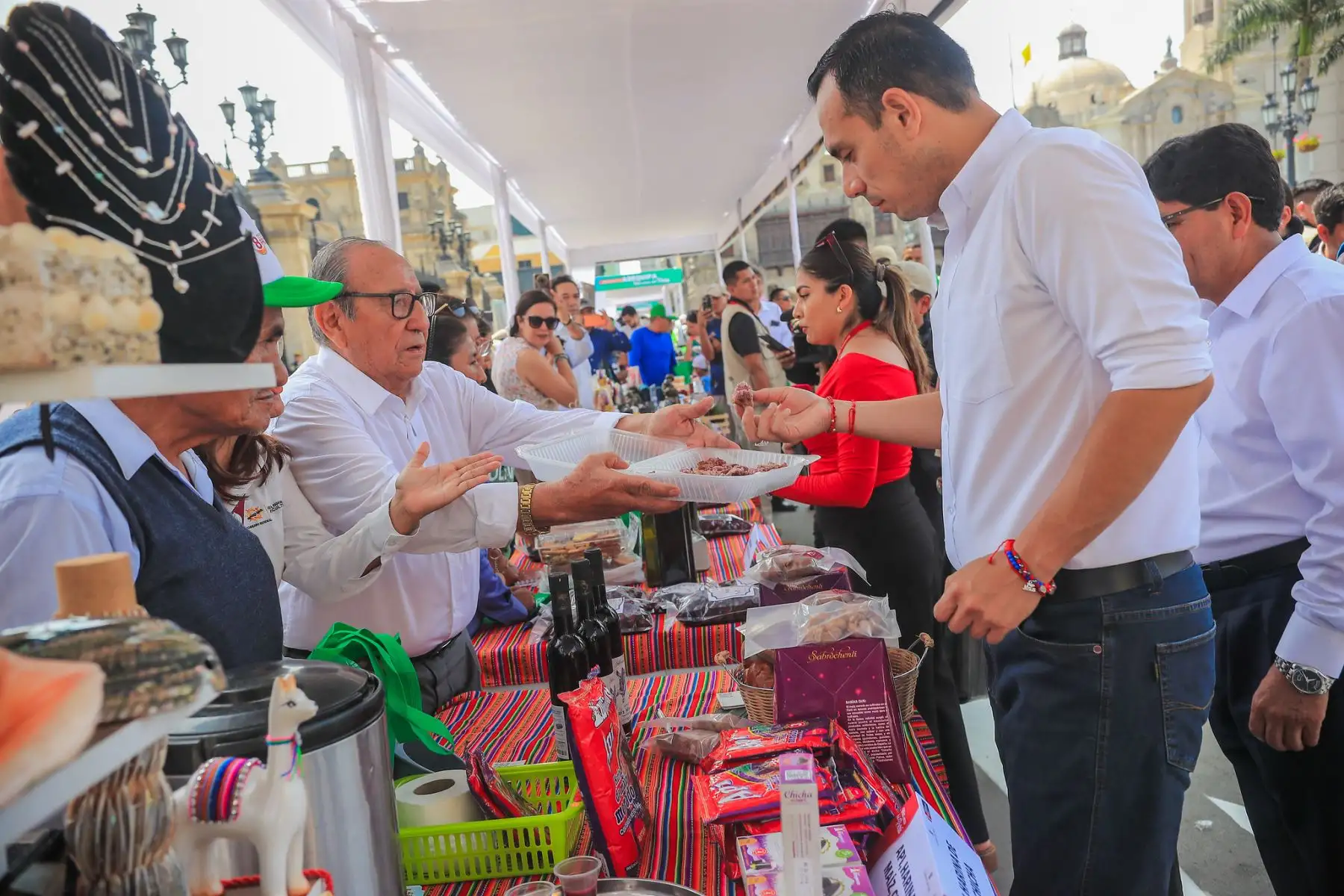 El presidente de la república, José Jerí, participó en la feria multisectorial Más Cerca De Arequipa, que integra a la ciudadanía, el talento, los emprendimientos y el esfuerzo de la región. Foto: Presidencia