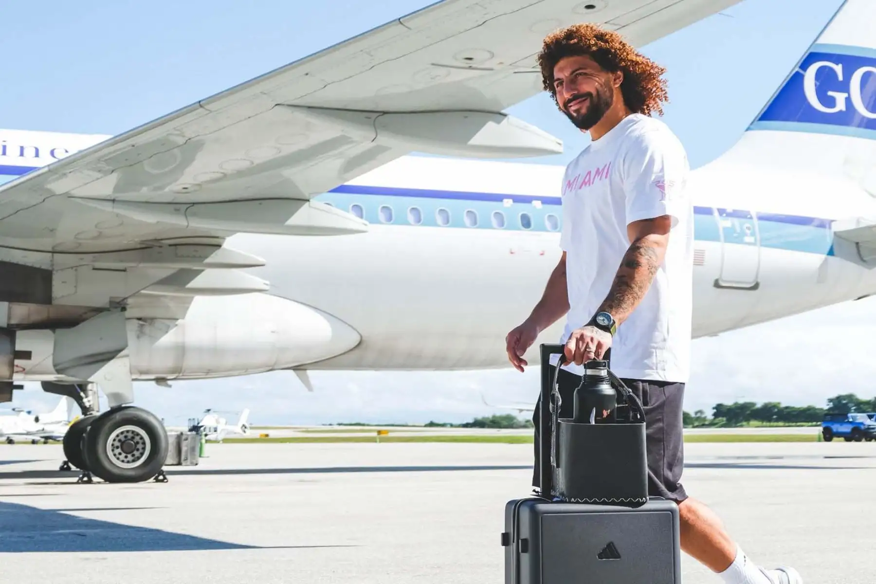 Lionel Messi encabeza la delegación del Inter Miami que partió rumbo a Perú para disputar un amistoso internacional frente a Alianza Lima, un duelo que ha generado gran expectativa entre los hinchas por la presencia del astro argentino. Foto: ANDINA/Inter Miami