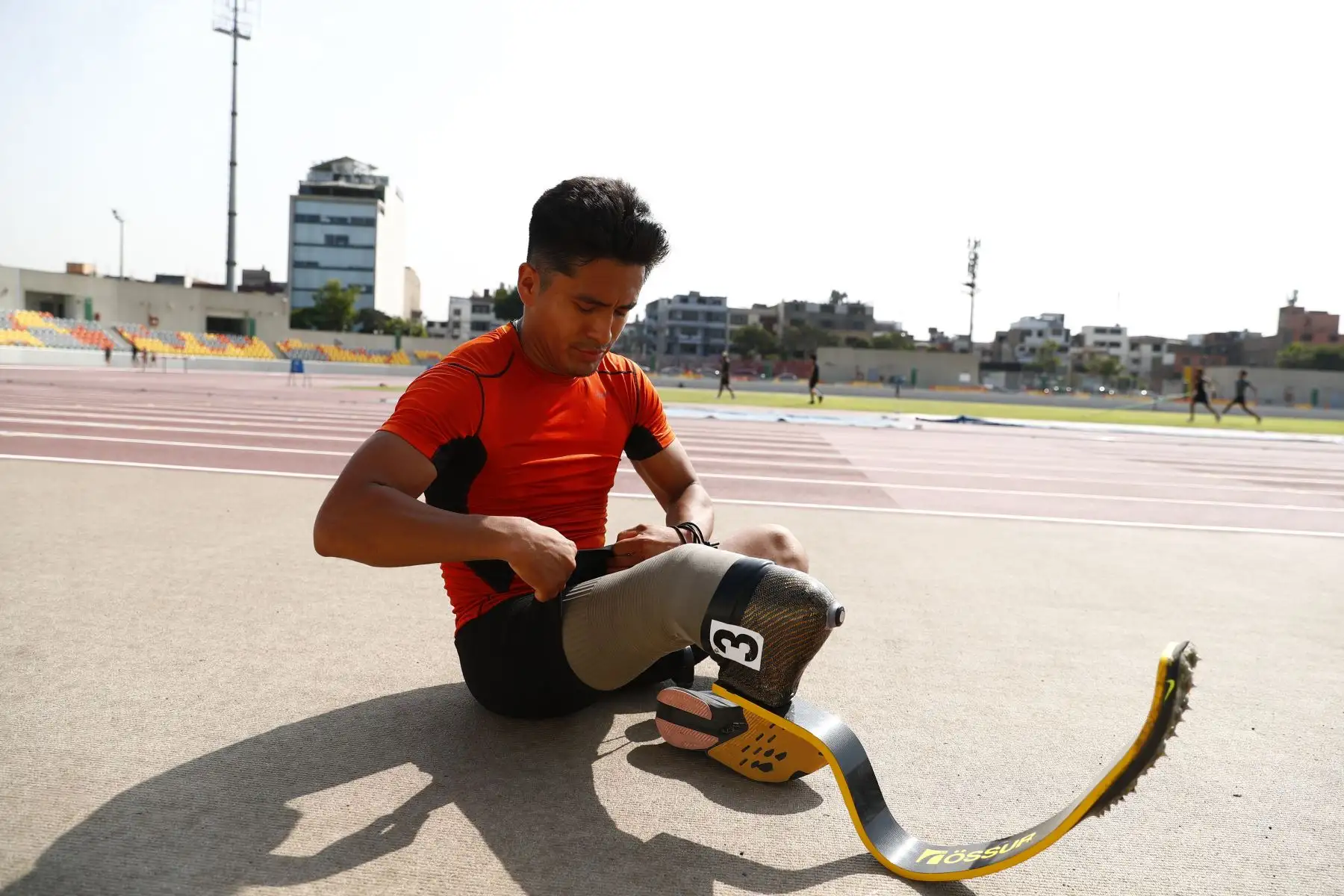 A partir de los 14 años, Jesús Castillo comenzó a entrenar con miras a competencias internacionales. Su primer gran logro fue en un campeonato en Ecuador, donde obtuvo la medalla de oro y alcanzó, además, el tiempo clasificatorio para los Juegos Parapanamericanos. Foto: ANDINA/Daniel Bracamonte