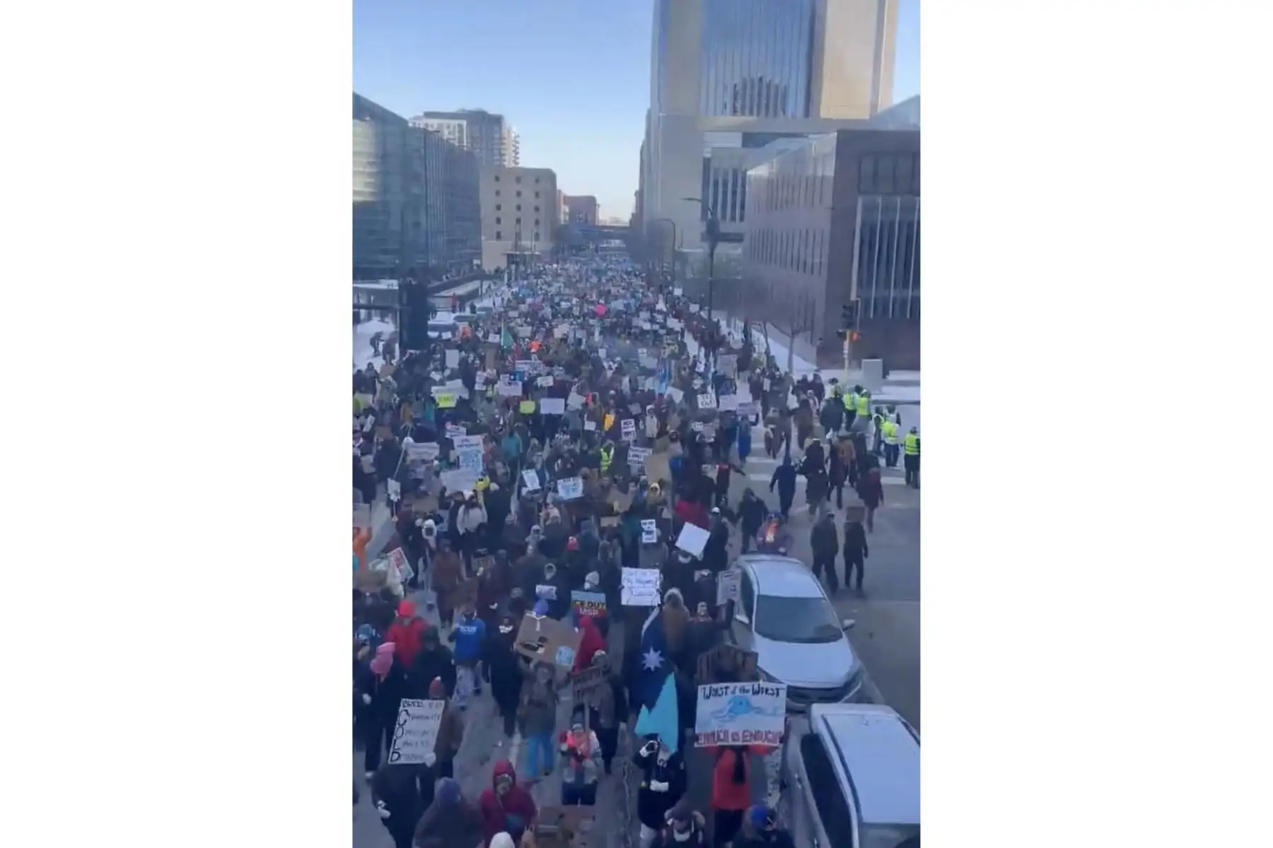 Protestas masivas en la ciudad de Mineápolis contra la presencia de los agentes de ICE. Foto: Captura TV