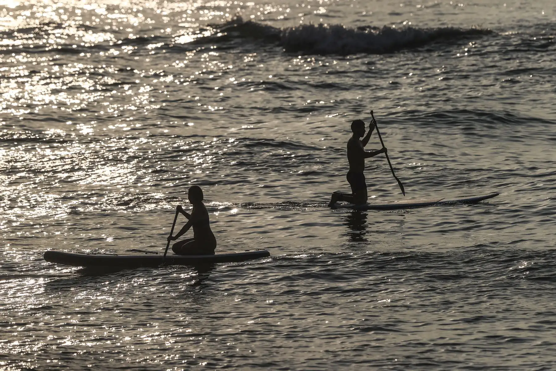 La ola de calor registrada en Lima incrementa los casos de deshidratación y golpe de calor, especialmente en población vulnerable. Esta condición médica puede comprometer órganos vitales si no se atiende a tiempo. Enfriar el cuerpo y acudir a un establecimiento de salud es esencial ante cualquier síntoma. Foto: ANDINA/Jhonel Rodríguez Robles