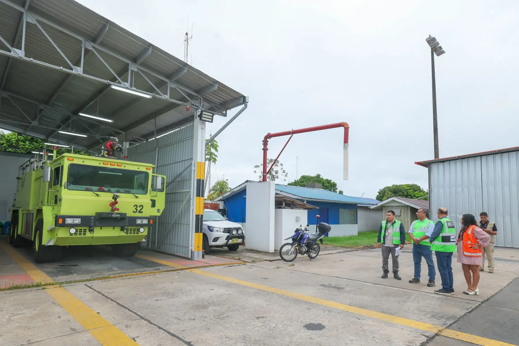 El Ministerio de Transportes y Comunicaciones continúa fortaleciendo la conectividad y la seguridad del transporte aéreo en las regiones. En Ucayali, se verificaron las condiciones de operatividad del aeropuerto Capitán FAP David Abensur Rengifo de Pucallpa, como parte de una agenda de trabajo orientada a optimizar los servicios de transporte. La supervisión fue encabezada por el ministro de Transportes y Comunicaciones, Aldo Prieto. Foto: ANDINA/Difusión