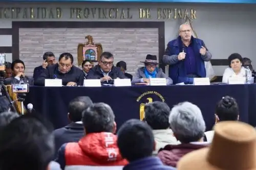 El viceministro de Gobernanza Territorial de la PCM, Francisco Gavidia, reafirmó la voluntad política del Gobierno para que el diálogo sostenido se traduzca en obras, servicios y mejoras tangibles para Espinar. Foto: PCM