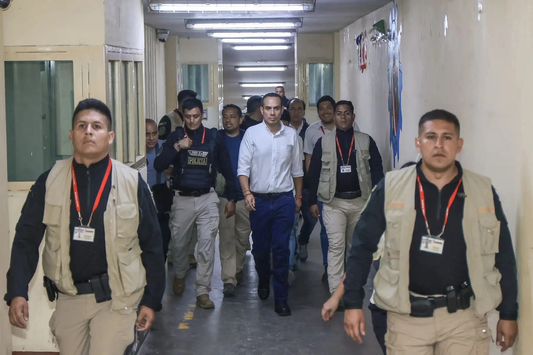 Una visita inopinada del presidente de la república, José Jerí, al penal de Ancón I, realizada a la una de la madrugada del sábado 24 de enero, dejó al descubierto un grave cuadro de desorden administrativo, falta de control interno y serias deficiencias en la gestión del Instituto Nacional Penitenciario (INPE). Foto: Presidencia