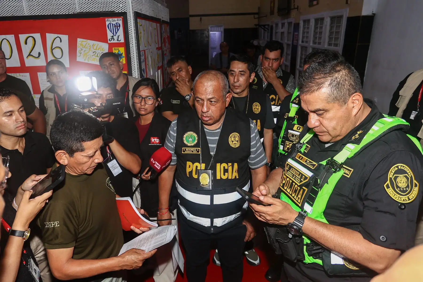 Una visita inopinada del presidente de la república, José Jerí, al penal de Ancón I, realizada a la una de la madrugada del sábado 24 de enero, dejó al descubierto un grave cuadro de desorden administrativo, falta de control interno y serias deficiencias en la gestión del Instituto Nacional Penitenciario (INPE). Foto: Presidencia