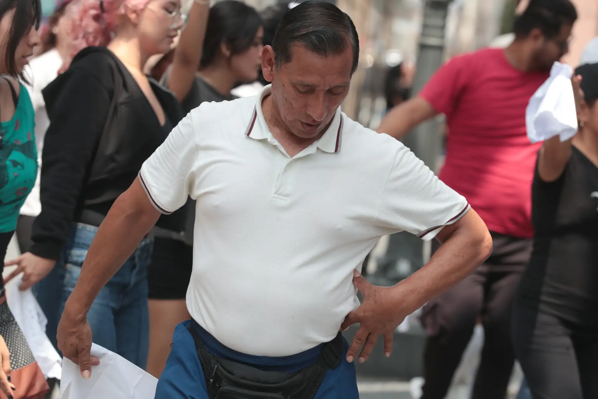 El entusiasmo y las ganas de aprender a bailar marcan cada sesión sabatina en La Plaza del teatro. 
Foto: ANDINA/Verónica Calderón Zúñiga