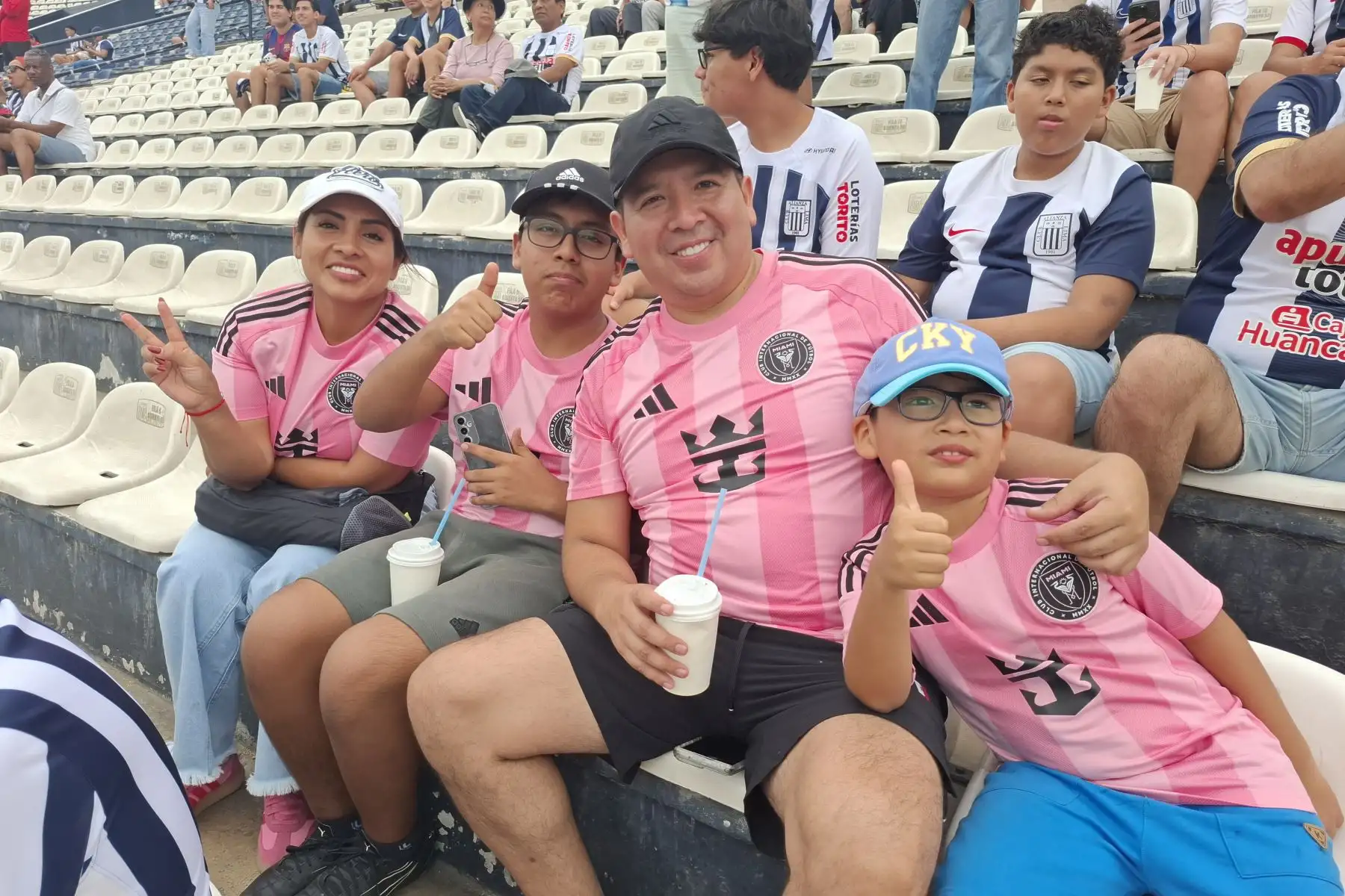 Imágenes previas al partido histórico de Alianza Lima ante el Inter Miami de Lionel Messi y Luis Suárez, en un cotejo estelar de la  Tarde Blanquiazul.
Foto: ANDINA/ Vidal Tarqui