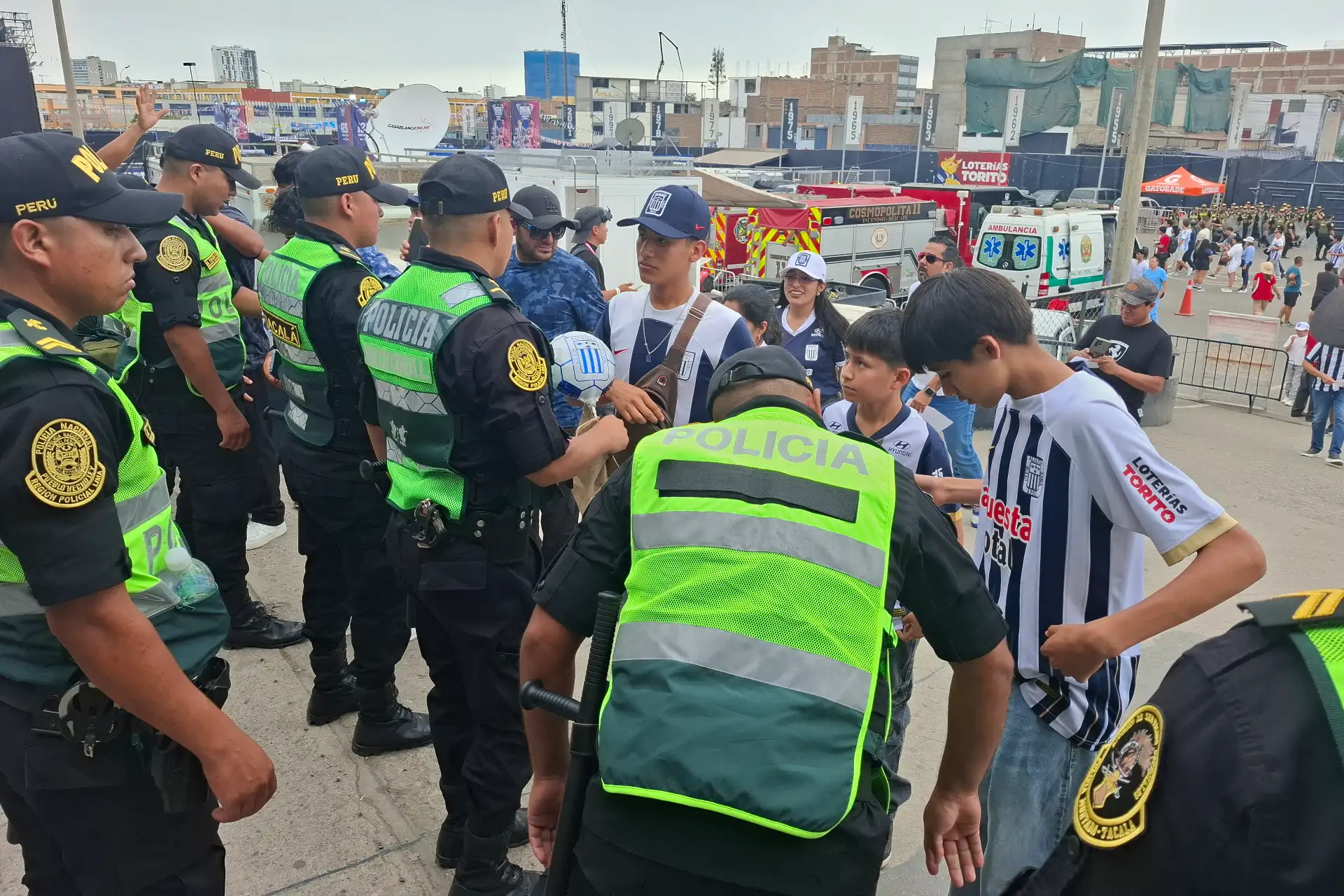 Imágenes previas al partido histórico de Alianza Lima ante el Inter Miami de Lionel Messi y Luis Suárez, en un cotejo estelar de la  Tarde Blanquiazul.
Foto: ANDINA/ Vidal Tarqui