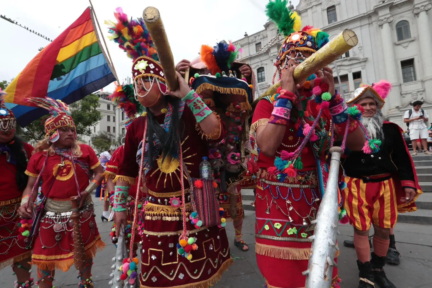 La danza del Rey Inca perdura en el tiempo manteniendo nuestra identidad costumbrista musical quincena tal cual se trasmite de generación en generación.
Foto: ANDINA/Verónica Calderón Zúñiga