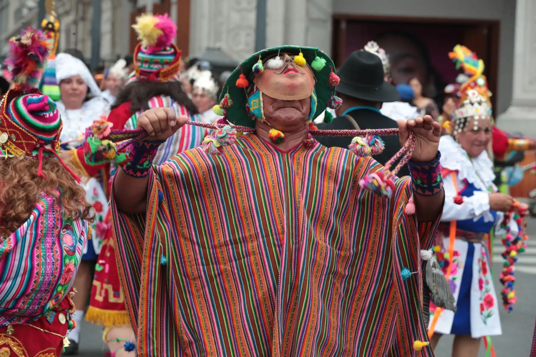 La representación en el Centro Histórico de Lima permitió acercar esta tradición a vecinos y turistas, promoviendo el reconocimiento y la preservación de una de las expresiones más representativas de Yauyos.
Foto: ANDINA/Verónica Calderón Zúñiga