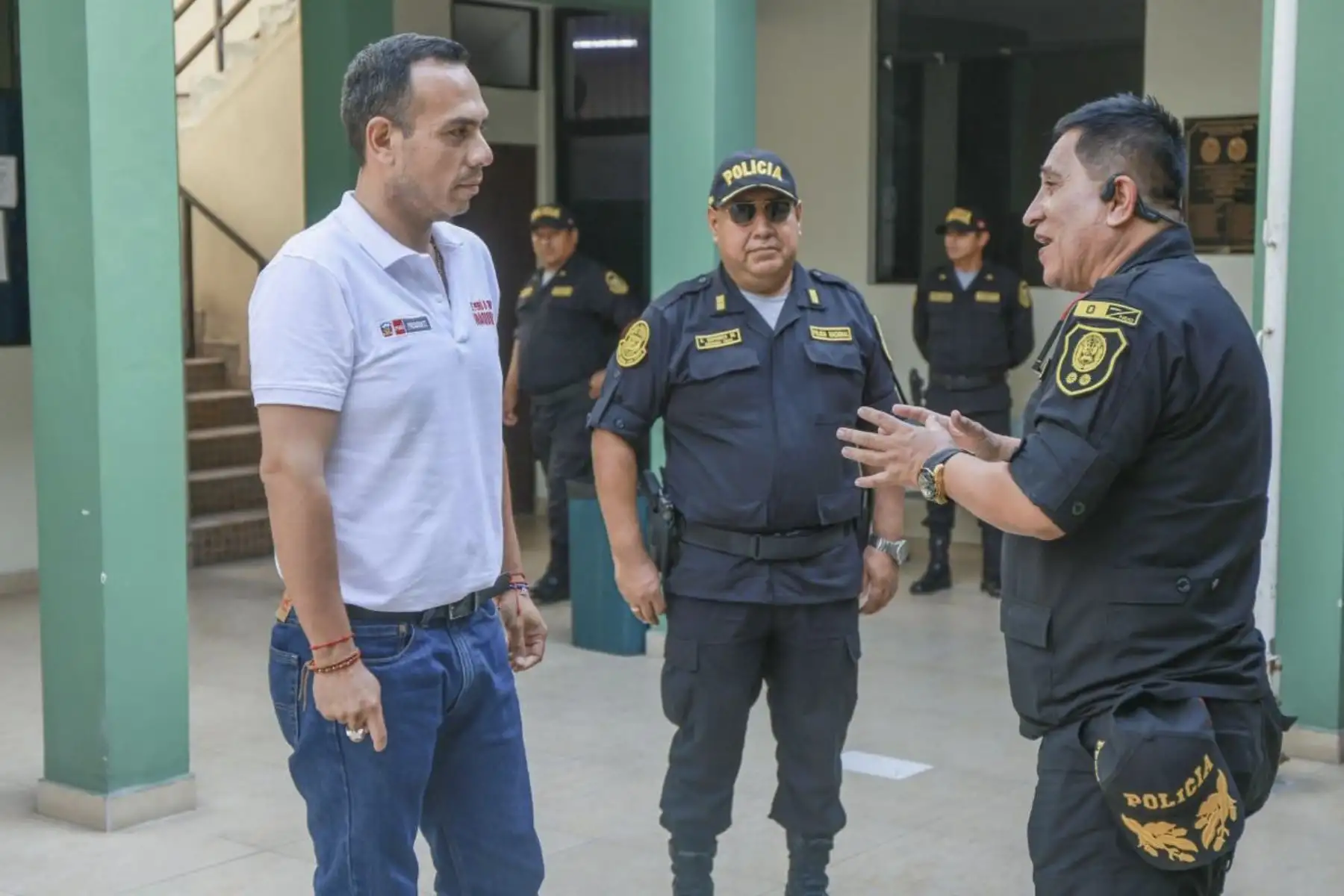 Con el objetivo de fortalecer la capacidad de respuesta frente a la criminalidad, el presidente José Jerí encabezó una jornada de inspección técnica y operativa en las instalaciones de la Región Policial Lima Norte, con sede en la ciudad de Huacho. Esta visita de supervisión directa no solo busca verificar el estado de la infraestructura, sino asegurar que cada recurso del Estado esté siendo utilizado con la máxima eficiencia. Foto: Presidencia