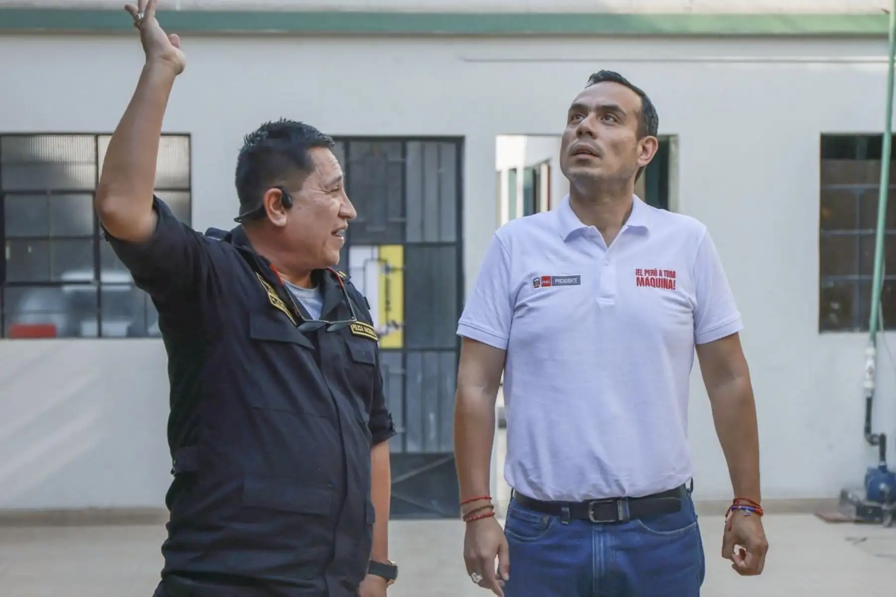 Con el objetivo de fortalecer la capacidad de respuesta frente a la criminalidad, el presidente José Jerí encabezó una jornada de inspección técnica y operativa en las instalaciones de la Región Policial Lima Norte, con sede en la ciudad de Huacho. Esta visita de supervisión directa no solo busca verificar el estado de la infraestructura, sino asegurar que cada recurso del Estado esté siendo utilizado con la máxima eficiencia. Foto: Presidencia