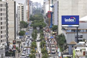 Las intervenciones que son parte de este proyecto estarán enfocadas en temas de señalización, adecuación de paraderos y ajustes en la semaforización de la vía. Fotos: ANDINA/Ricardo Cuba