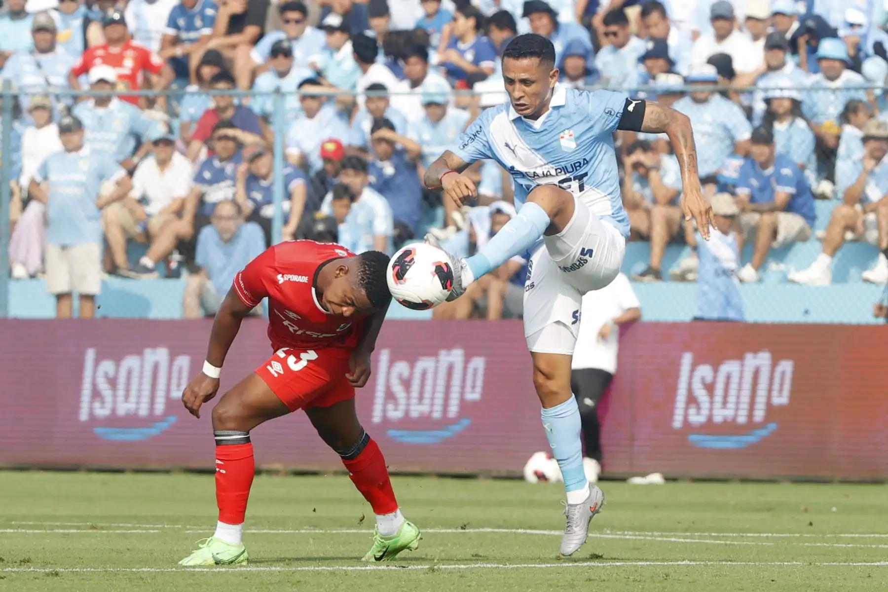 Sporting Cristal inicia su temporada en la Tarde Celeste que enfrenta a la Universidad Católica de Ecuador, en el Estadio Alberto Gallardo. 
Foto: ANDINA/ Vidal Tarqui