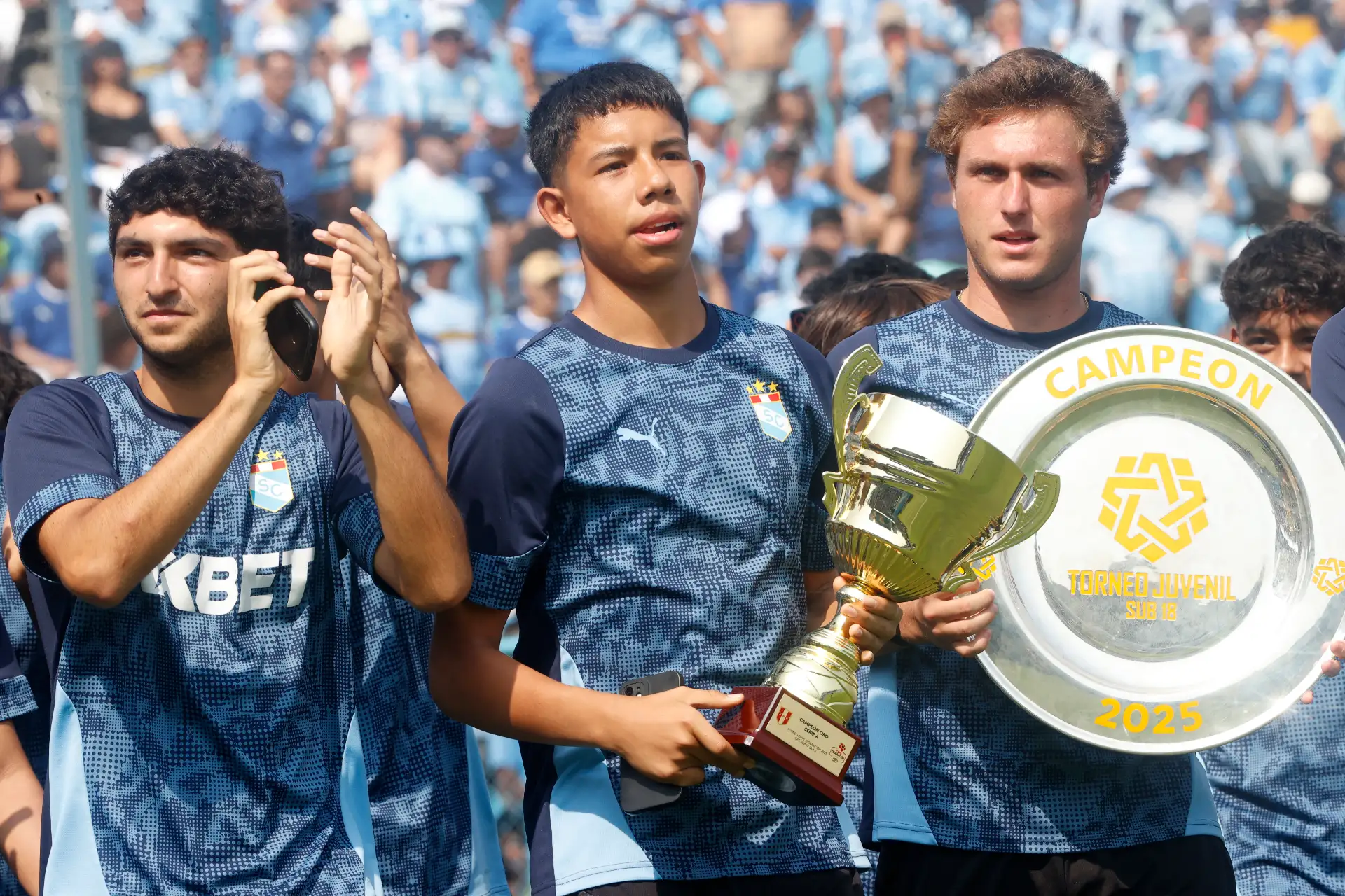 Sporting Cristal inicia su temporada en la Tarde Celeste que enfrenta a la Universidad Católica de Ecuador, en el Estadio Alberto Gallardo. 
Foto: ANDINA/ Vidal Tarqui