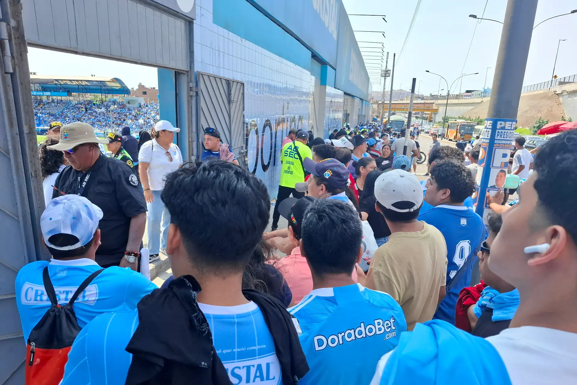 Imágenes previas al partido entre Sporting Cristal y la Universidad Católica de Ecuador como parte de la Tarde Celeste en el Estadio Alberto Gallardo
.Foto: ANDINA/Vidal Tarqui