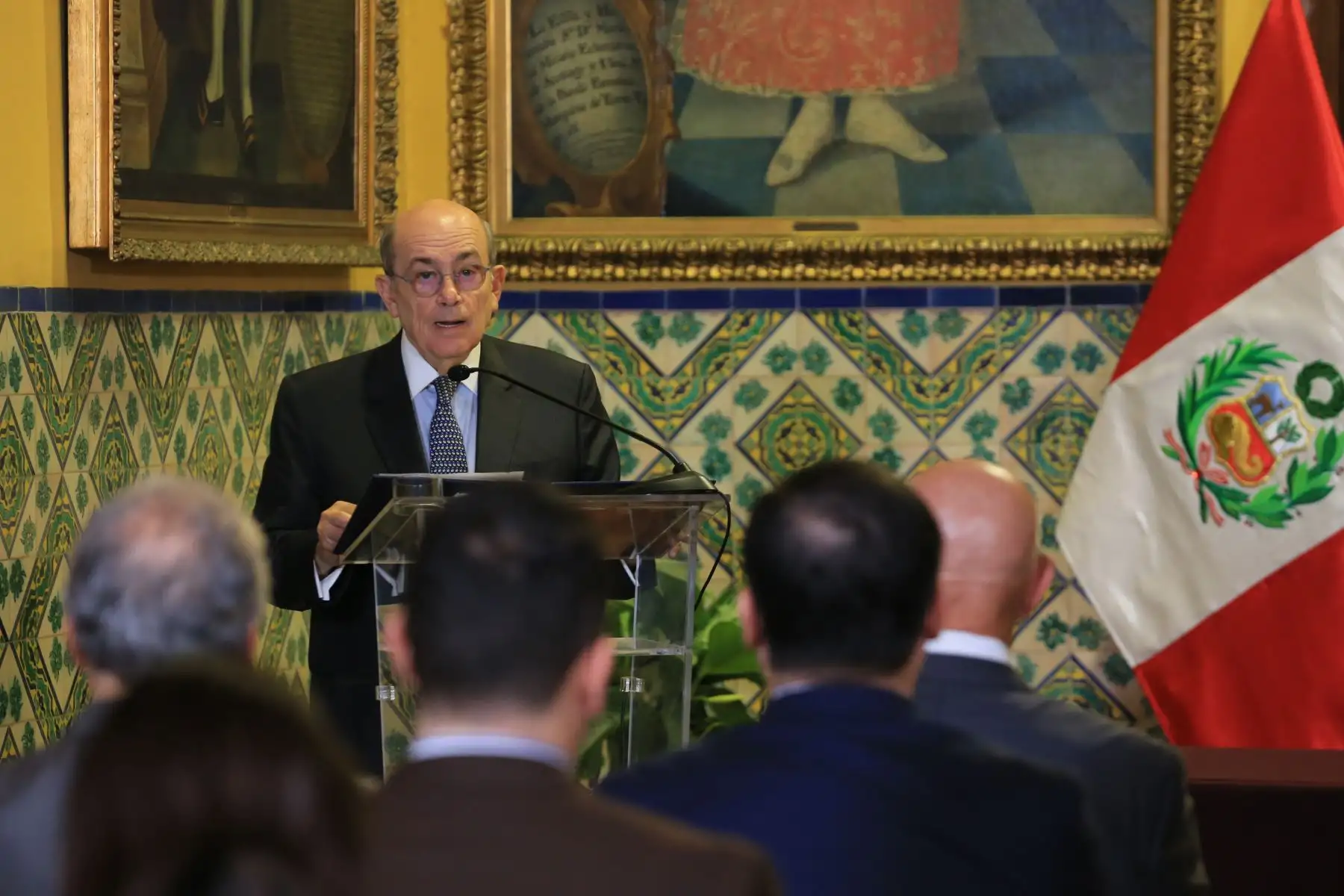 El ministro de Relaciones Exteriores, embajador Hugo de Zela, 
participa en la ceremonia de Entrega de Certificación ISO 9001, por parte de la empresa Certificaciones del Perú al Ministerio de Relaciones Exteriores.
Foto: ANDINA/Héctor Vinces