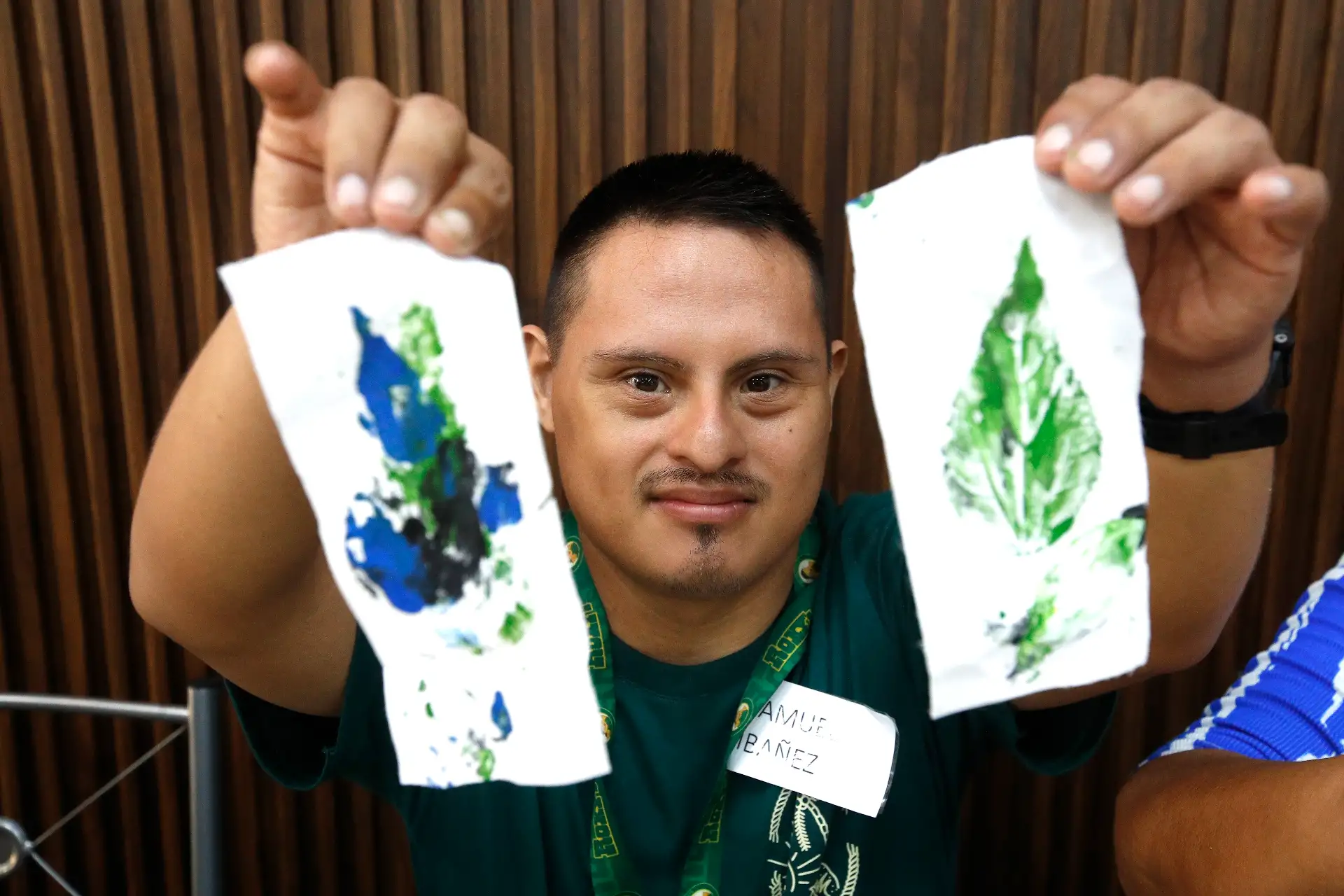 Usuarios del Programa Nacional Contigo participan de un taller de pintura a cargo del Instituto de Diseño de Modas Chio Lecca en donde  expresan libremente a través de la pintura y el dibujo, plasmando aquello que les da fuerza, tranquilidad y sentido de inclusión. 
Foto: ANDINA/Eddy Ramos