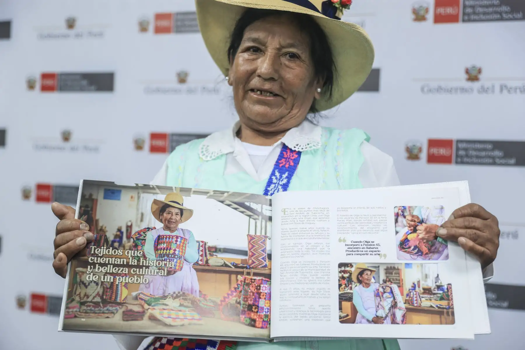 “Historias que nos Unen”, libro editado por el programa Pensión 65 en alianza con Editora Perú, fue presentado como una publicación que reúne 53 relatos de vida de sus usuarios, destacando la memoria, resiliencia e identidad de los adultos mayores del país. En la actividad participaron el director del Diario El Peruano, Félix Paz; el viceministro de Desarrollo e Inclusión Social, José Velásquez; y el director de Pensión 65, Luis Aguilar Torres. Foto: ANDINA/Jhonel Rodríguez Robles