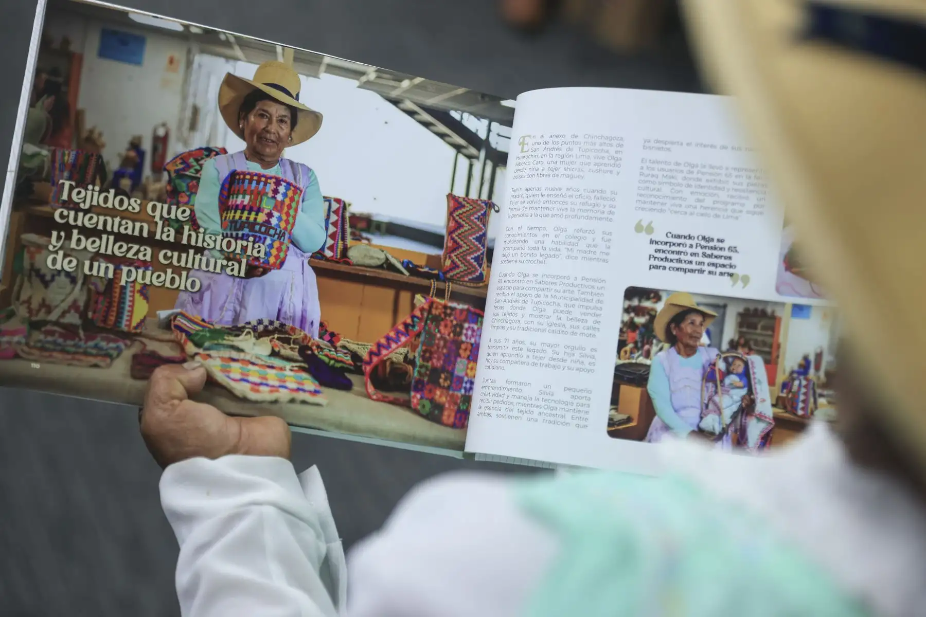 “Historias que nos Unen”, libro editado por el programa Pensión 65 en alianza con Editora Perú, fue presentado como una publicación que reúne 53 relatos de vida de sus usuarios, destacando la memoria, resiliencia e identidad de los adultos mayores del país. En la actividad participaron el director del Diario El Peruano, Félix Paz; el viceministro de Desarrollo e Inclusión Social, José Velásquez; y el director de Pensión 65, Luis Aguilar Torres. Foto: ANDINA/Jhonel Rodríguez Robles