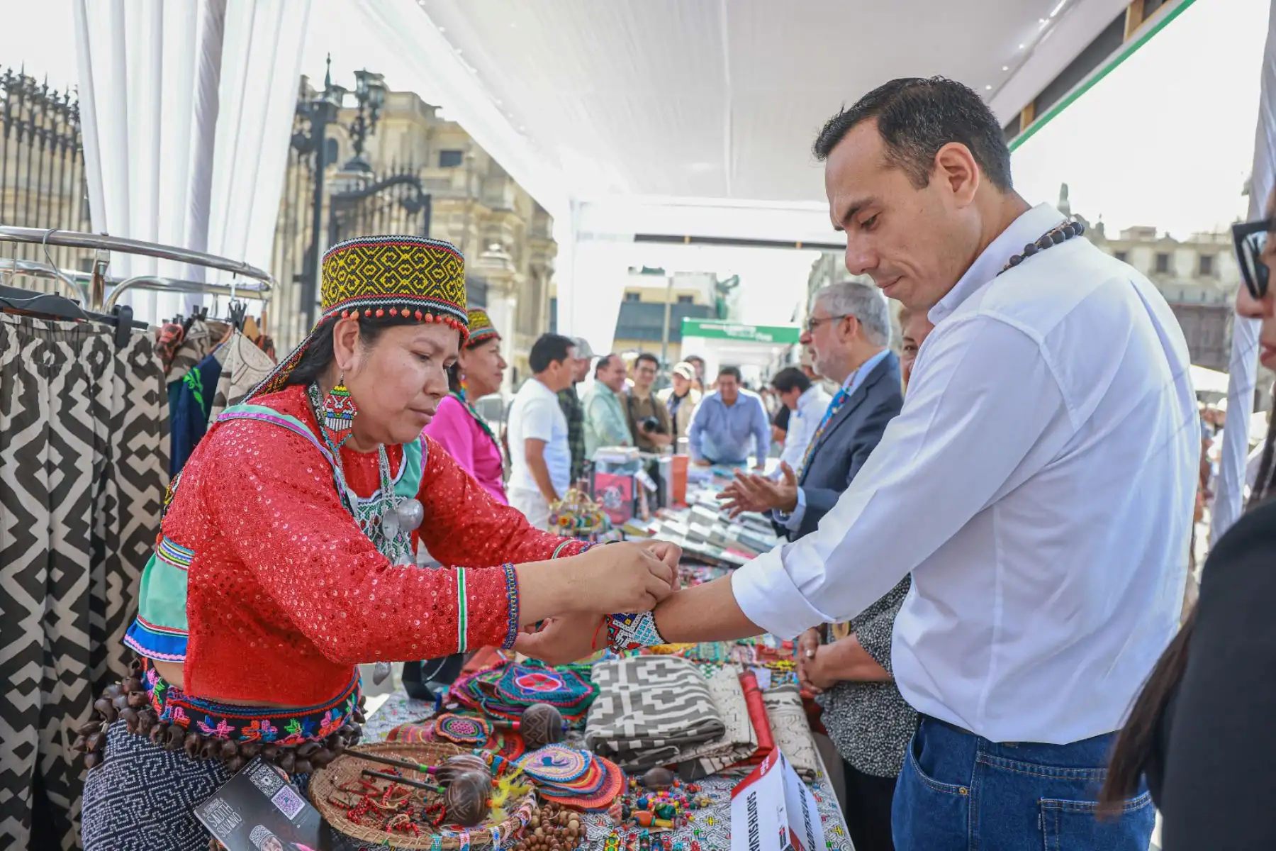 El presidente José Jerí recorre la feria que reúne las expresiones culturales, emprendimientos y toda la magia de la región más grande del Perú, Loreto. 
En esta oportunidad se exhiben los productos más representativos y las ideas de negocio de nuestra Amazonía.  
Foto: ANDINA/ Prensa Presidencia