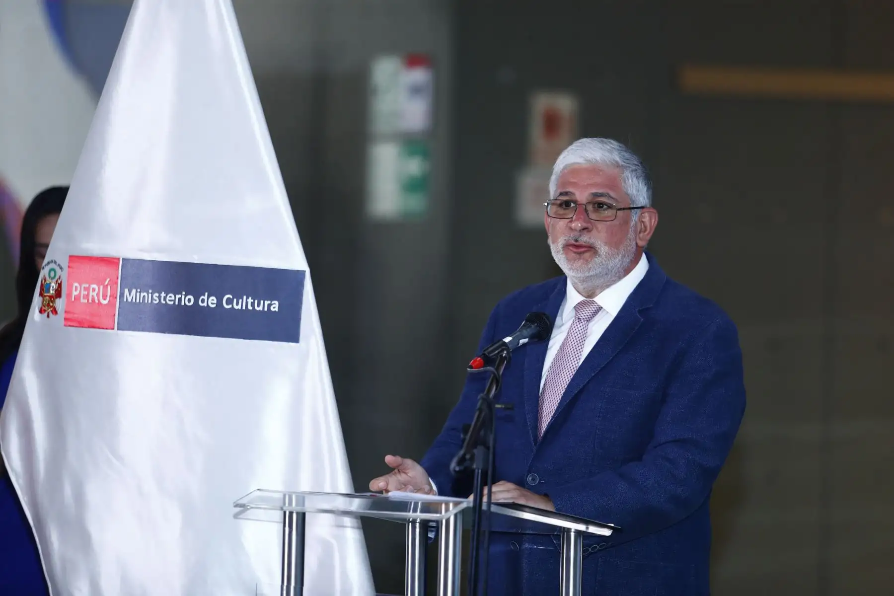 El ministro de Cultura, Alfredo Martín Luna, participó en el lanzamiento de la campaña "Compartimos la pasión, compartimos el respeto ¡No al racismo!", iniciativa orientada a promover acciones de sensibilización y reflexión frente al racismo en los espacios deportivos a nivel nacional, así como en instituciones educativas y espacios públicos. Foto: ANDINA/Daniel Bracamonte