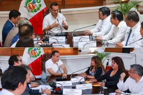 Presidente de la república, José Jerí, dialoga con trabajadores de salud y autoridades locales en jornadas de trabajo en Palacio de Gobierno